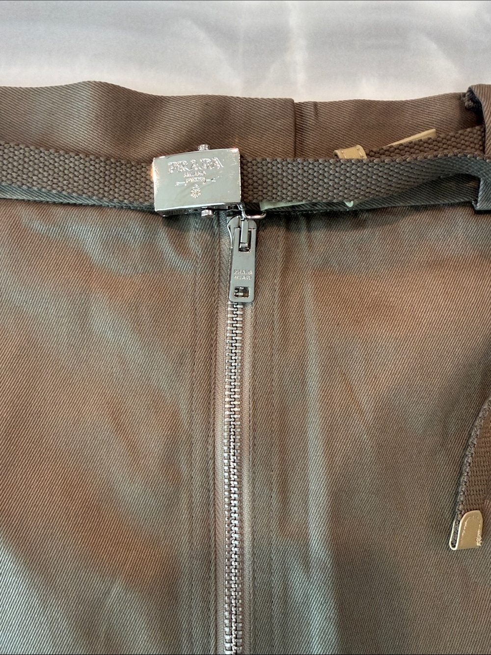 Prada Olive Green Front-Zip Mini Skirt with Slim Belt - Picture 2 of 7